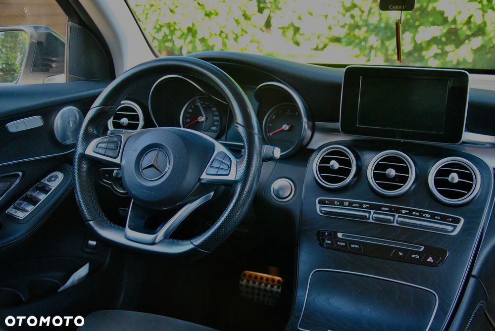 Mercedes-Benz GLC - 24