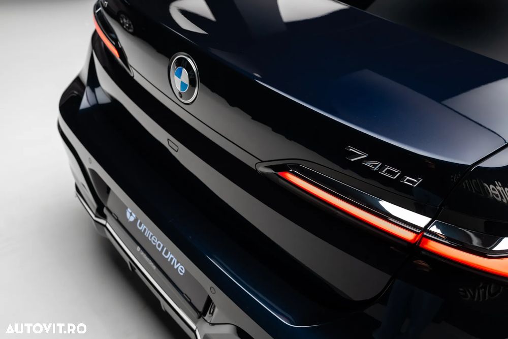BMW Seria 7 740d xDrive MHEV - 32
