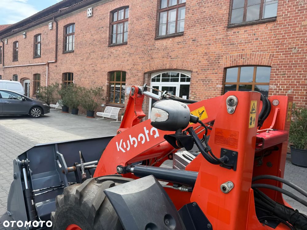 Kubota R082 - 19