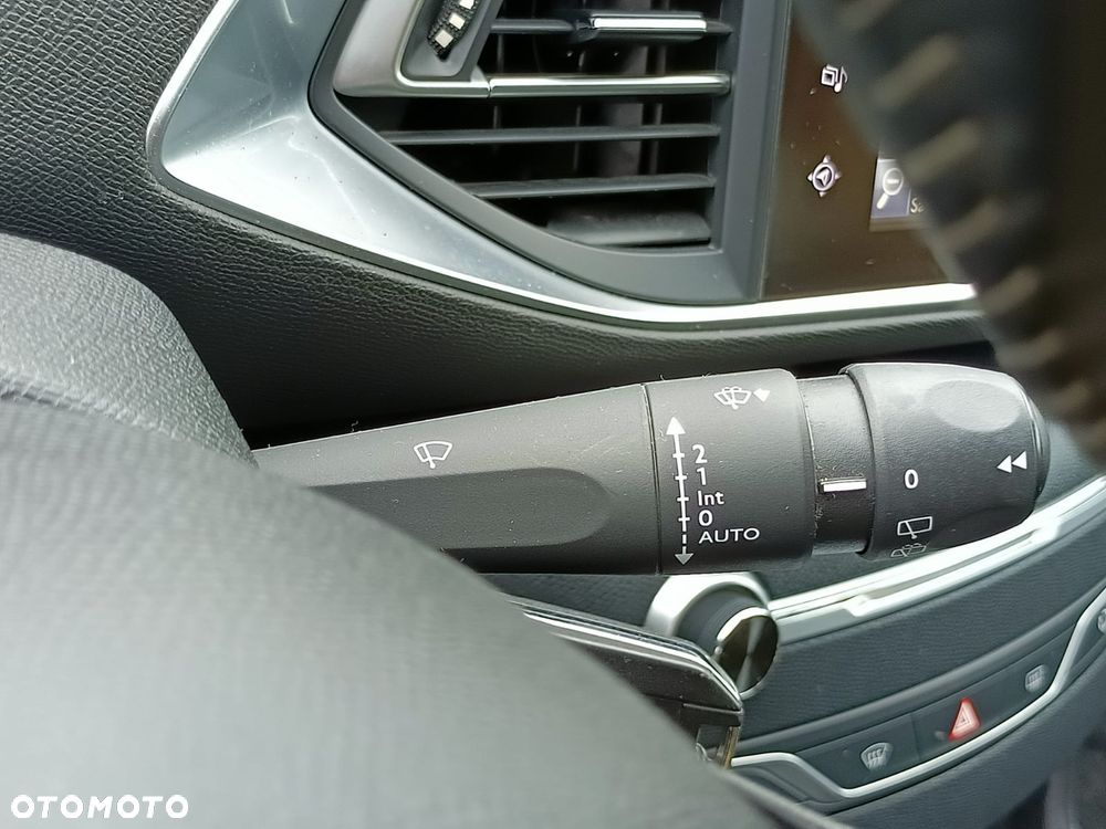 Peugeot 308 1.2 PureTech Business Line S&S - 13