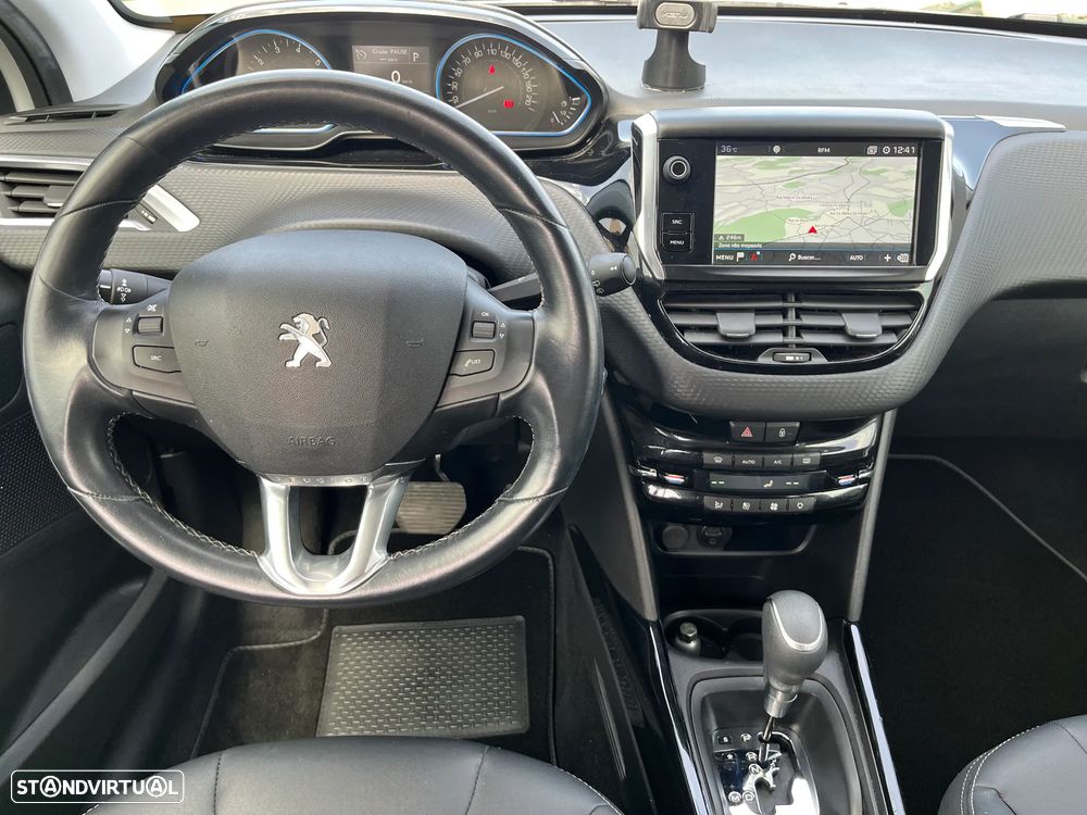 Peugeot 2008 1.2 PureTech Allure EAT6 - 12
