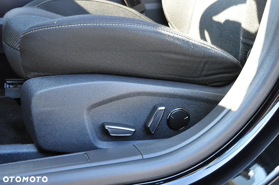 Ford Mondeo 2.0 TDCi Trend PowerShift - 36