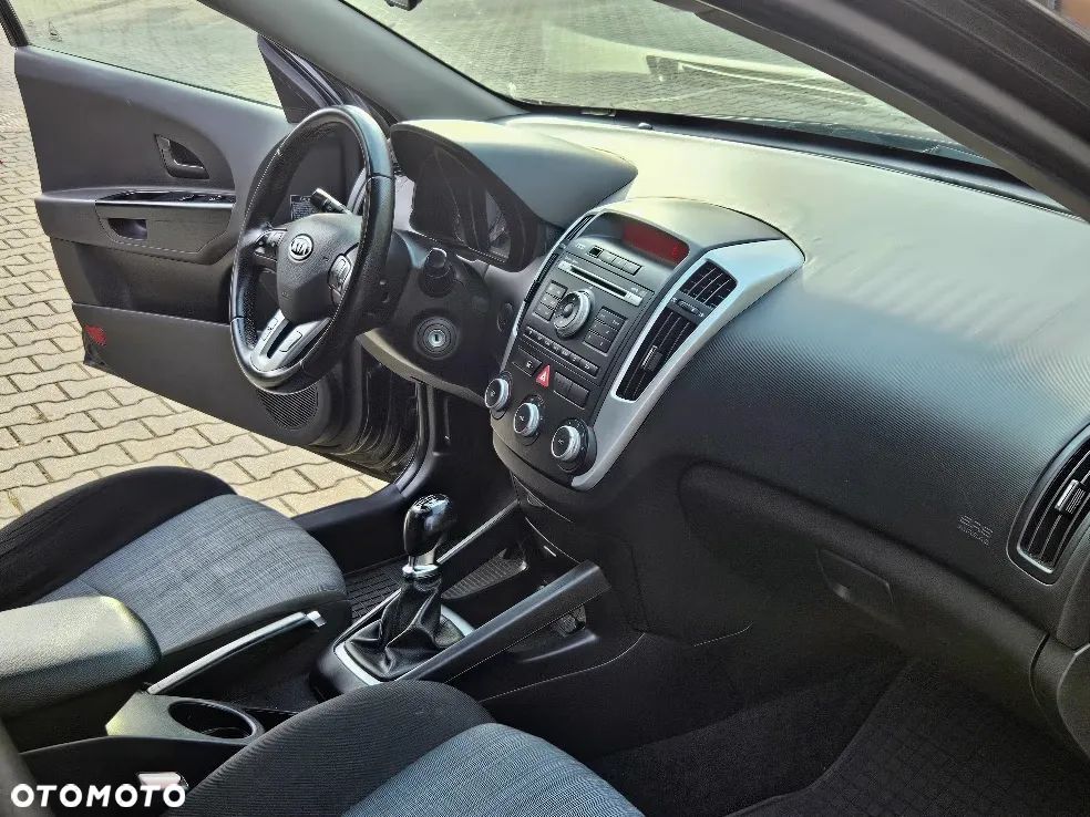 Kia Ceed - 12