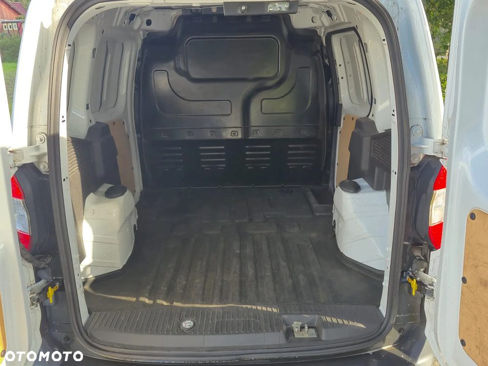 Ford Transit Courier - 9