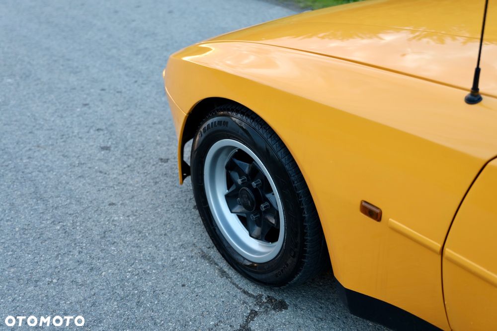 Porsche 944 - 16