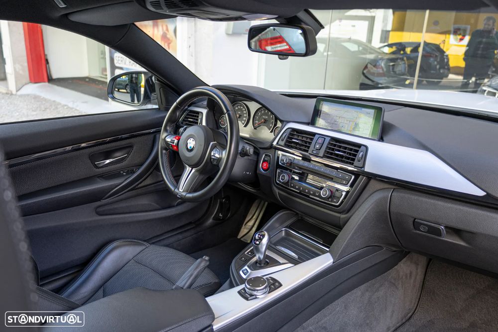 BMW M4 Auto - 33
