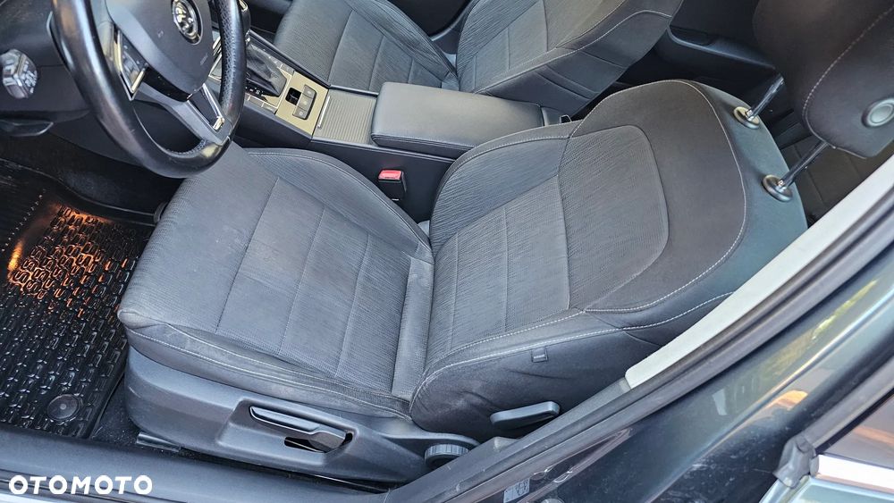 Skoda Superb 2.0 TDI Ambition DSG - 35