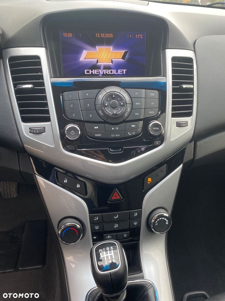 Chevrolet Cruze 1.7 LT - 17