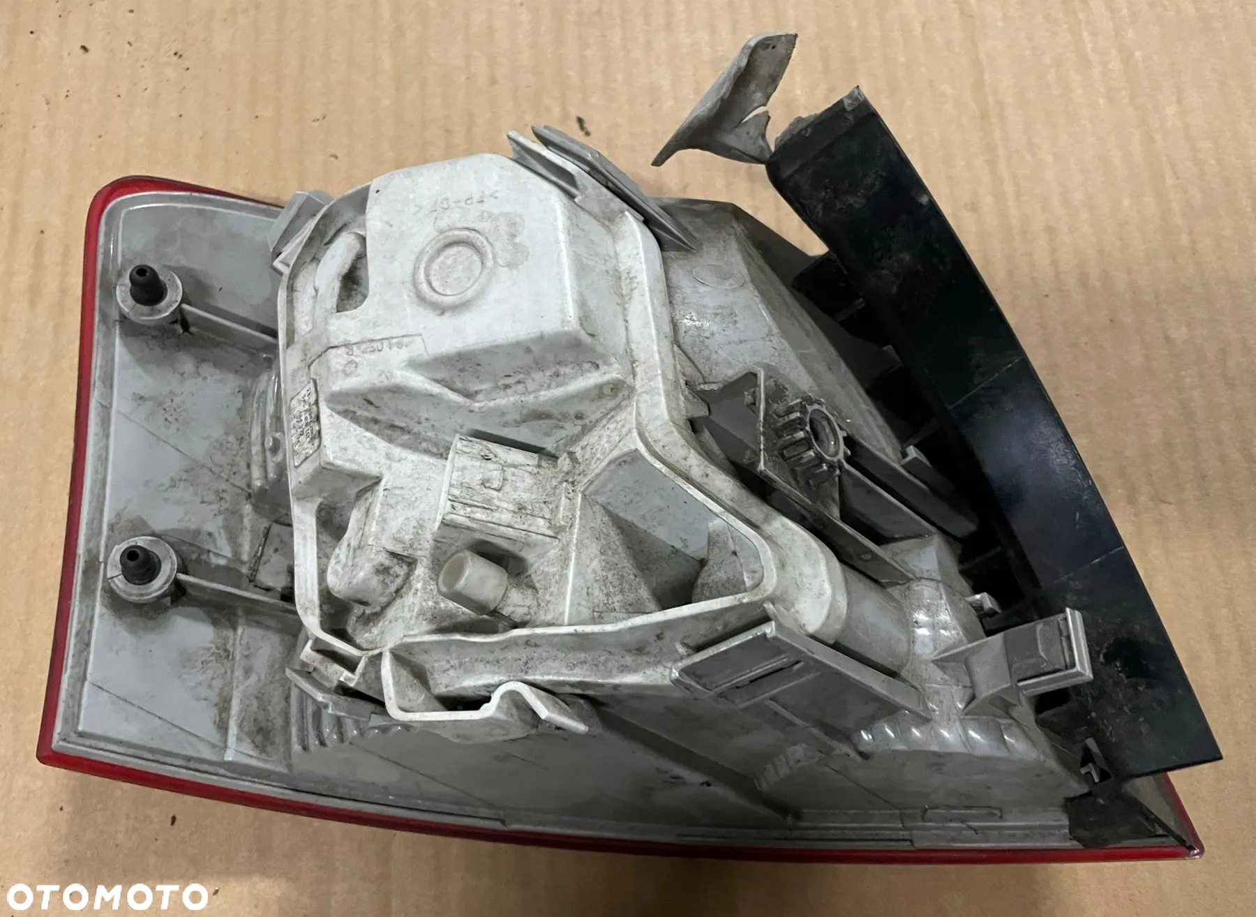 Audi A4 B7 8E Avant lampa tył tylna prawa w błotnik z wkładem - 3