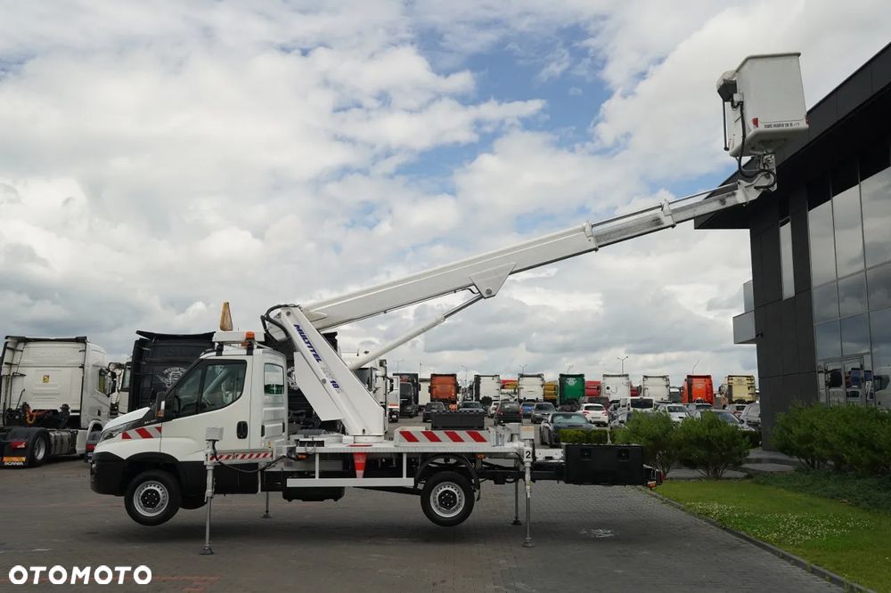 Iveco DAILY 35-120 / ZWYŻKA / PODNOŚNIK KOSZOWY MULTITEL MT 182 / 4 PODPORY / MANUAL / 2017 R - 4