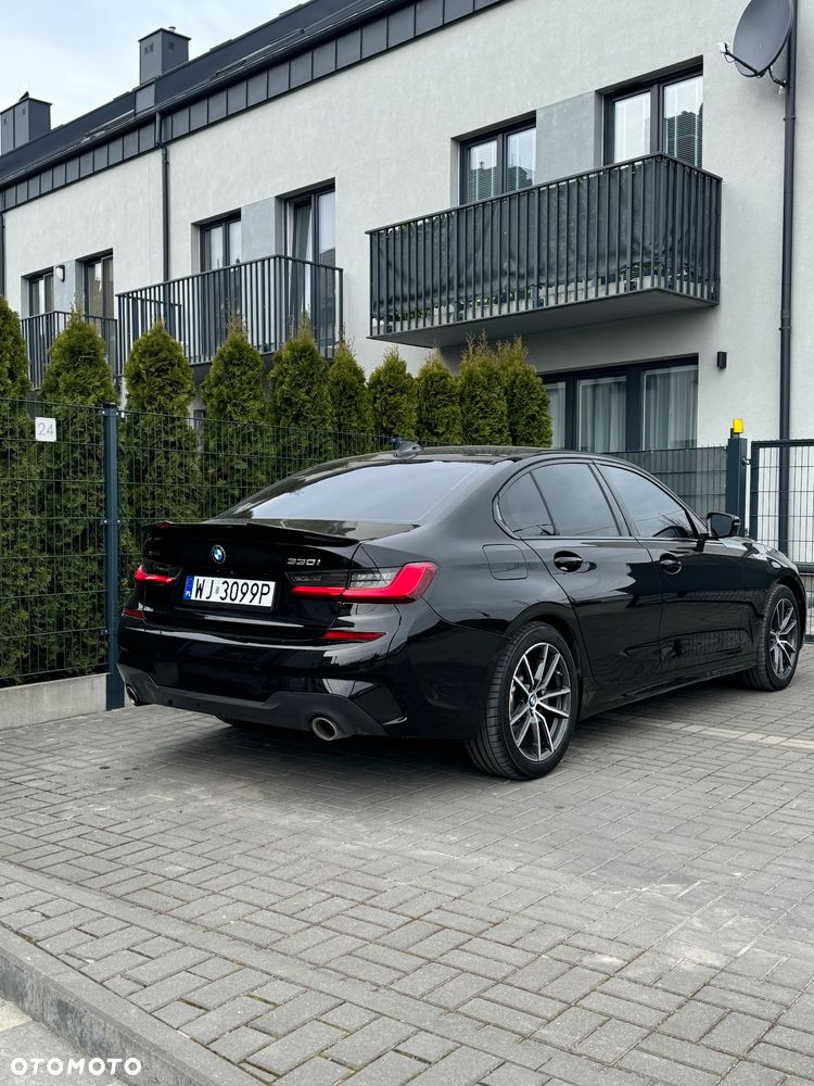 BMW Seria 3 330i xDrive Sport - 13