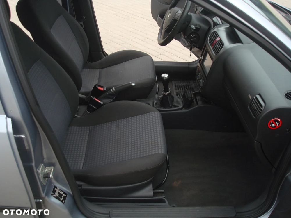 Opel Corsa 1.4 16V Cosmo - 29