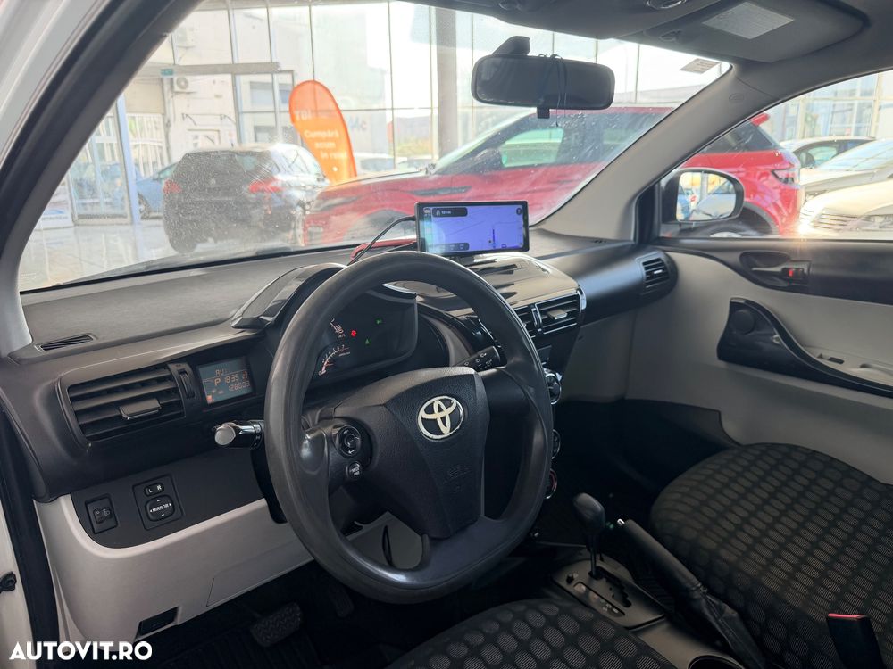 Toyota iQ 1.0 Multidrive + - 11