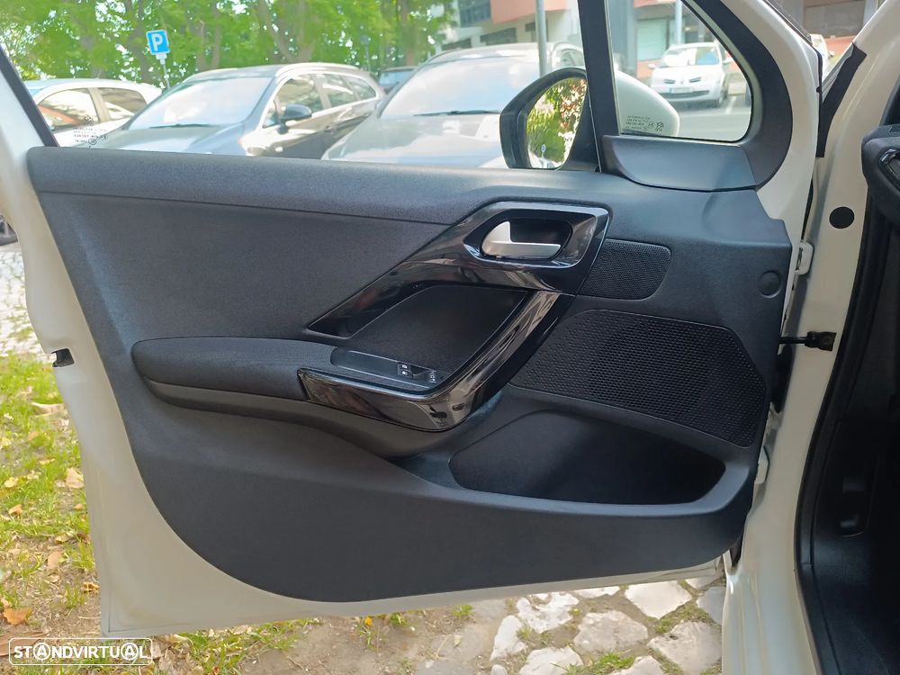 Peugeot 208 1.2 VTi SE Style - 10