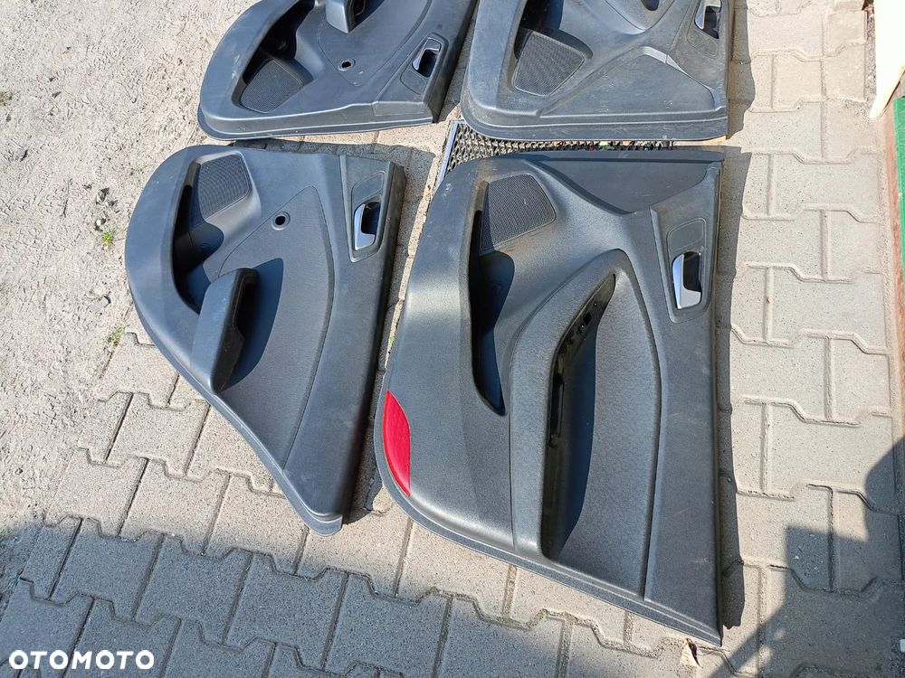 BOCZEK TAPICERKA DRZWI PRZÓD  HYUNDAI I20 II - 3