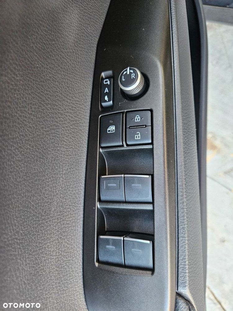 Toyota Camry - 23