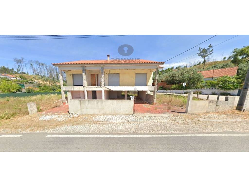 Moradia T4 para Recuperar em Ourém com Terreno Anexo - Grande imagem: 3/14