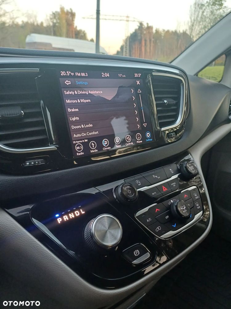 Chrysler Pacifica - 17