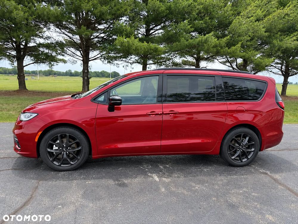 Chrysler Pacifica - 4