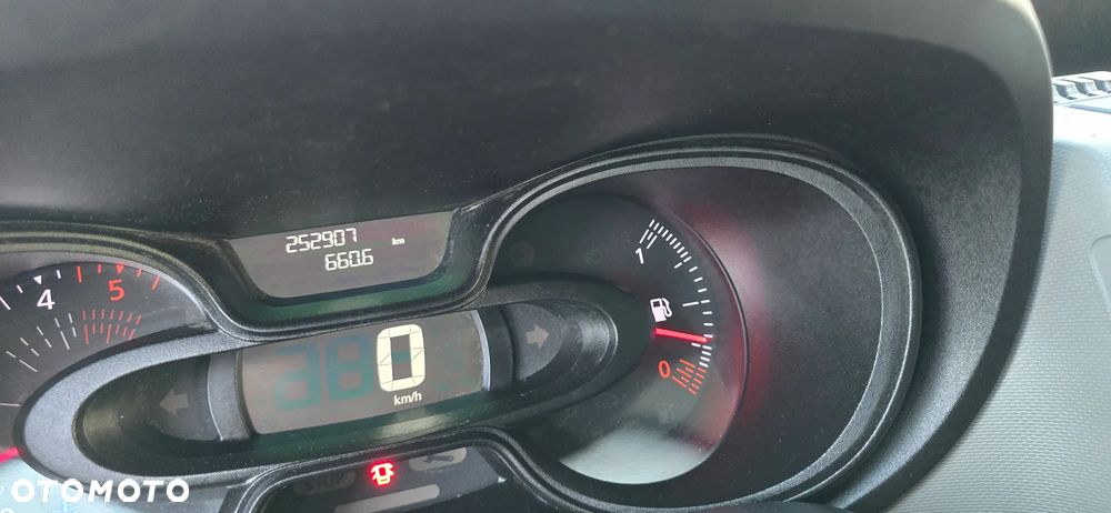 Renault Trafic - 12