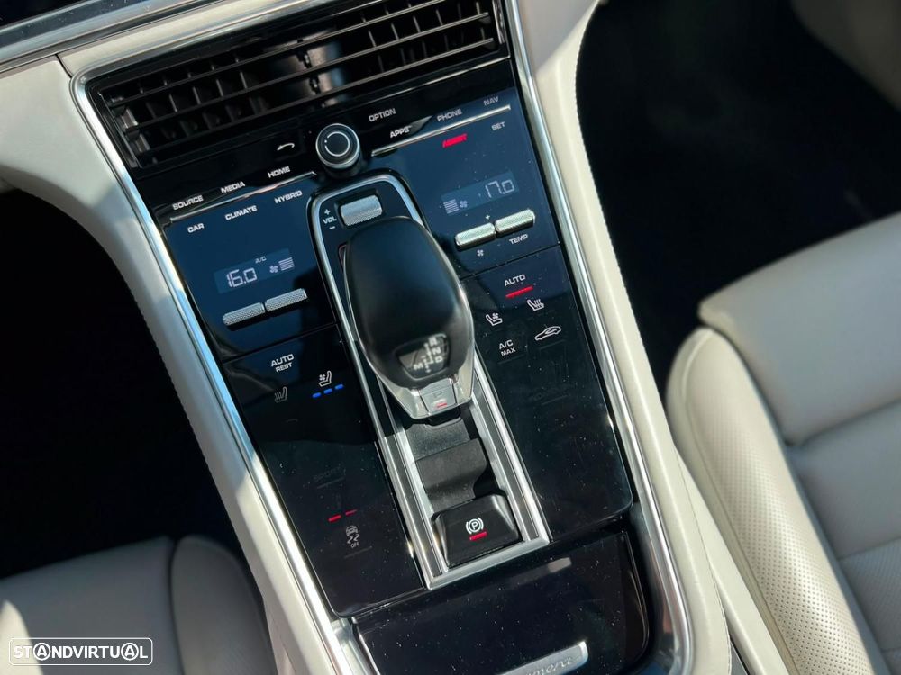 Porsche Panamera 4 E-Hybrid - 16