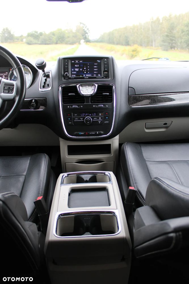 Chrysler Town & Country 3.6 Limited - 15