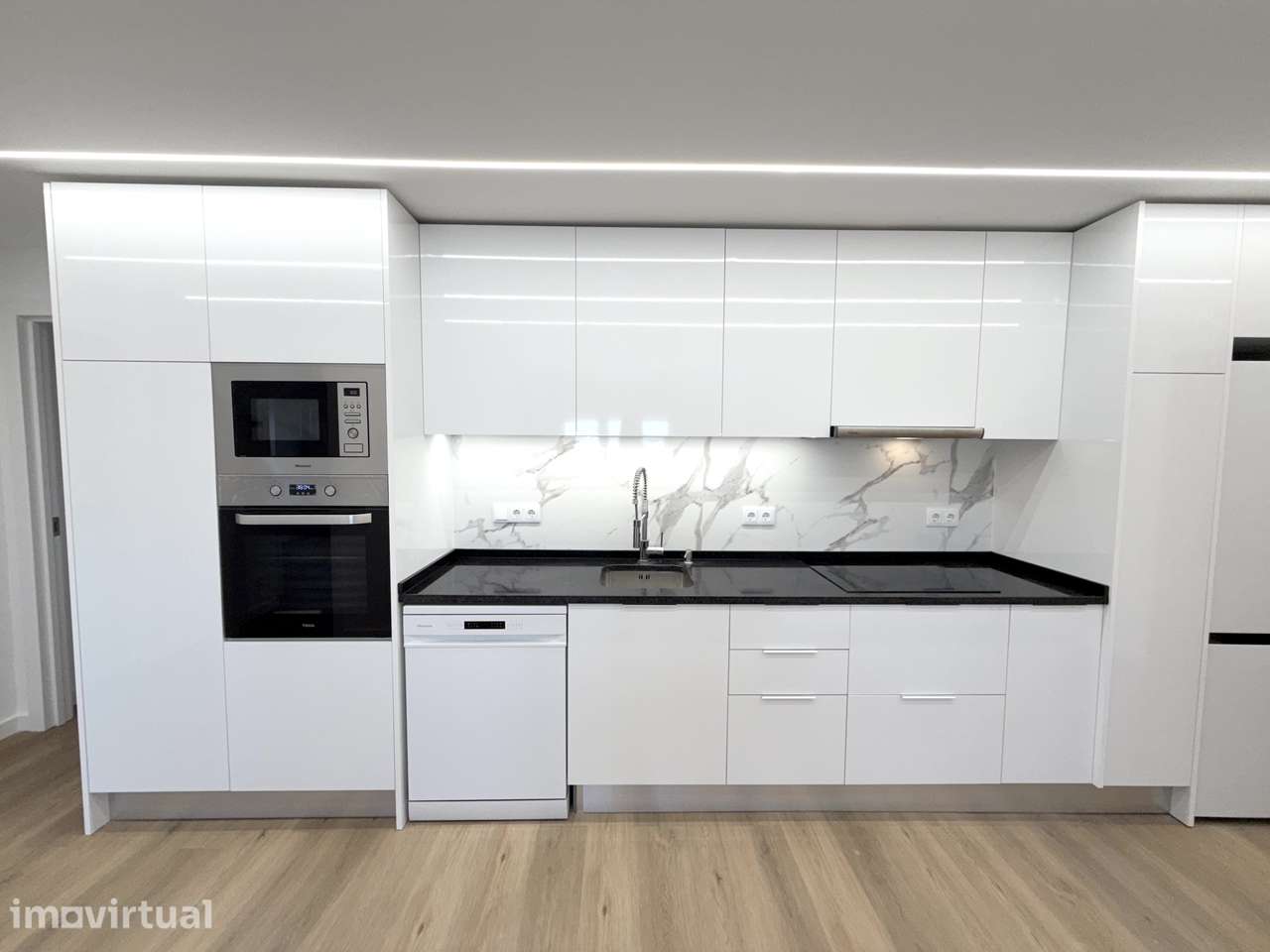 Apartamento T1 transformado em T2, totalmente remodelado com vista mar - Grande imagem: 5/38