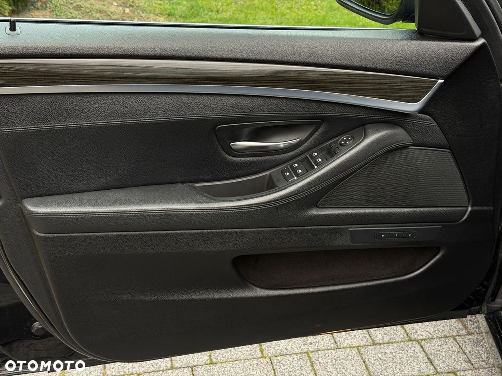 BMW Seria 5 525d xDrive Luxury Line - 26