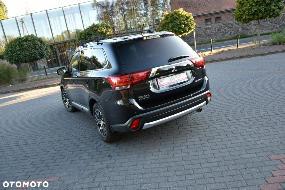 Mitsubishi Outlander 2.0 Instyle Navi 4WD CVT - 21