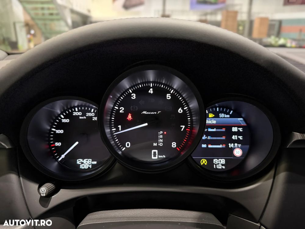 Porsche Macan T - 28