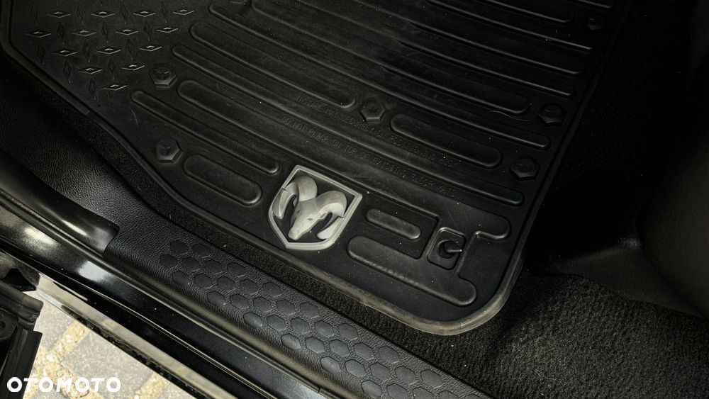 Dodge RAM - 18