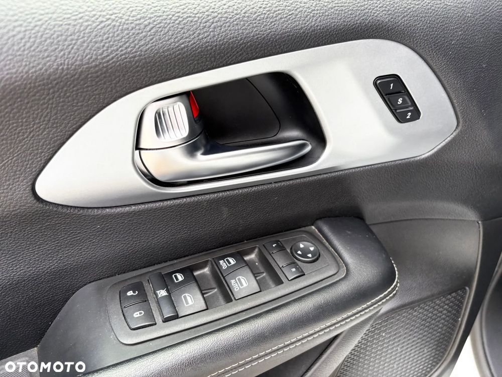 Chrysler Pacifica - 25