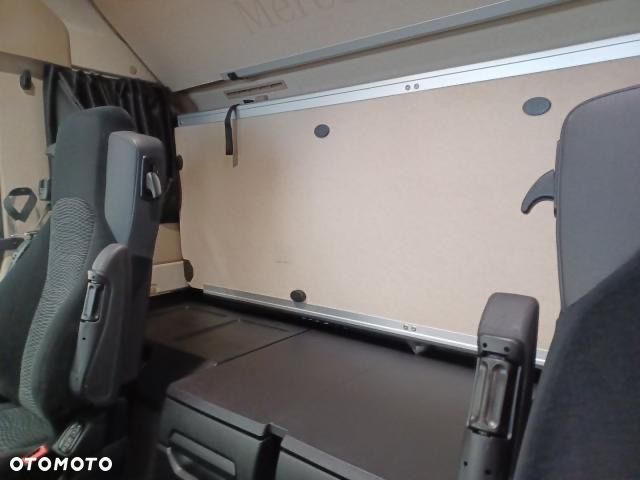 Mercedes-Benz Actros 18.45 Giga Space ! Stan idealny! - 4