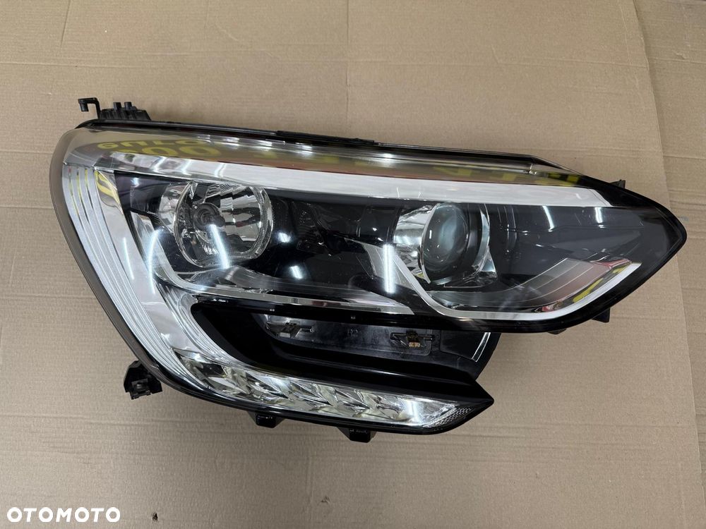 RENAULT MEGANE IV 16-19 LAMPA PRAWA PRZÓD SOCZEWKA LED 260102555R - 1