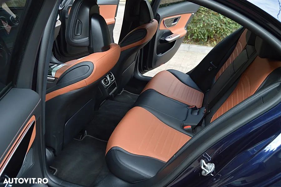 Mercedes-Benz C 300 4Matic 9G-TRONIC AMG Line - 24
