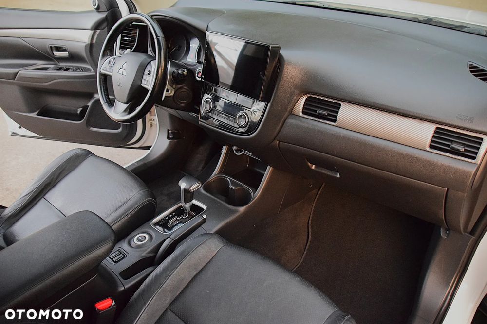 Mitsubishi Outlander 2.2 DI-D 4WD Automatik Diamant Edition+ - 30