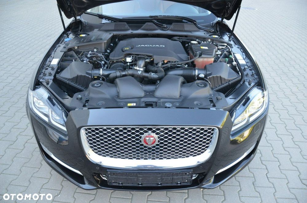 Jaguar XJ - 7