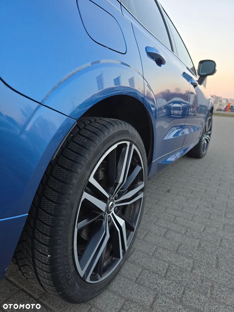 Volvo XC 60 B5 D AWD R-Design - 11