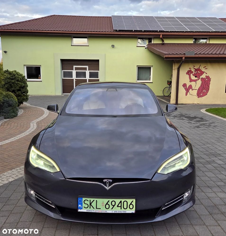 Tesla Model S - 7