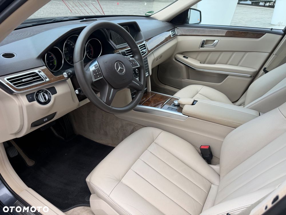 Mercedes-Benz Klasa E 300 BlueTEC HYBRID - 29
