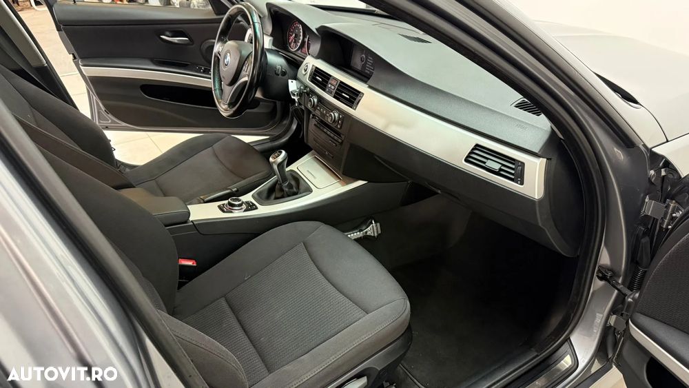 BMW Seria 3 320d DPF Touring - 8