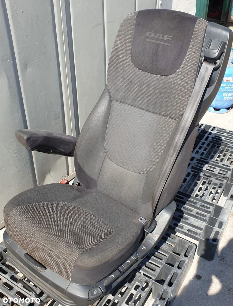 FOTEL SIEDZENIE LEWE KIEROWCY DAF XF - 2