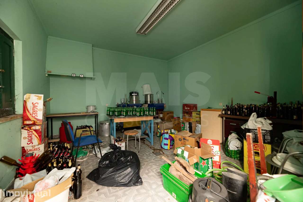 Fração A: R/C, destinado a garagem, composto por uma divisão ampla,... - Grande imagem: 3/5