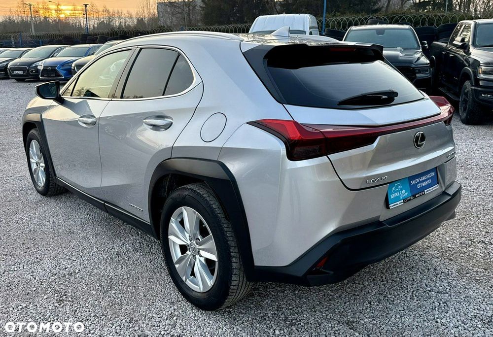 Lexus UX - 8