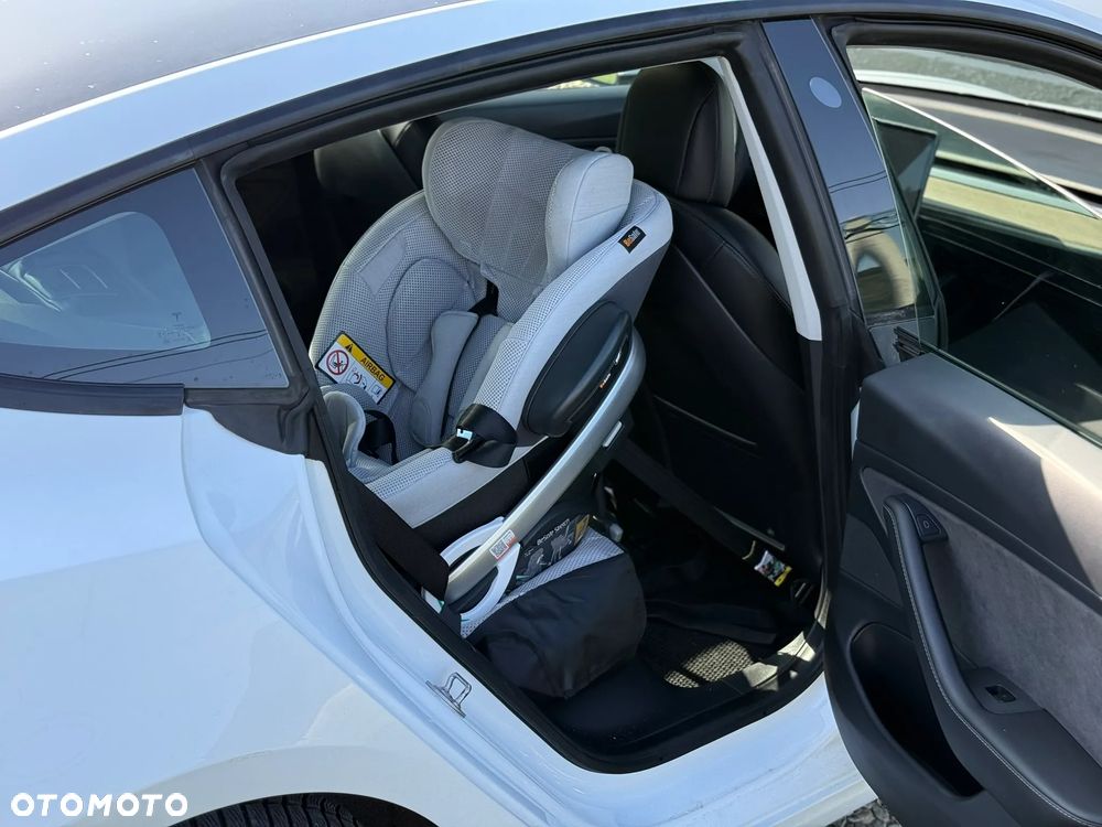 Tesla Model 3 - 10