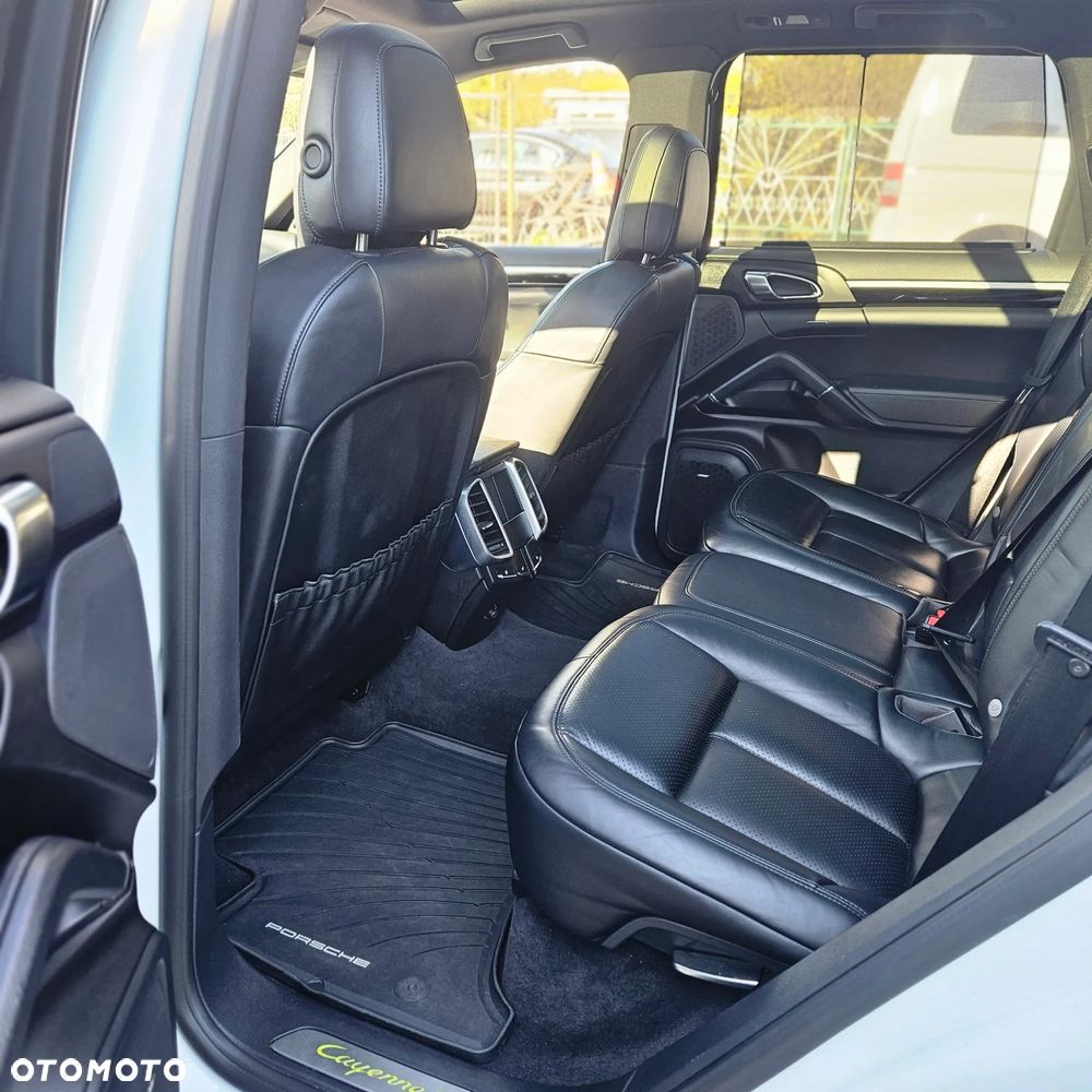 Porsche Cayenne S E-Hybrid Platinum Edition - 23
