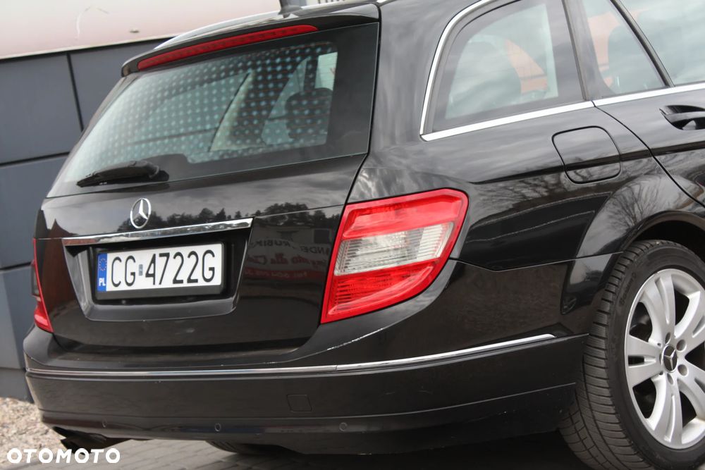 Mercedes-Benz Klasa C 180 CGI BlueEFFICIENCY Avantgarde - 19