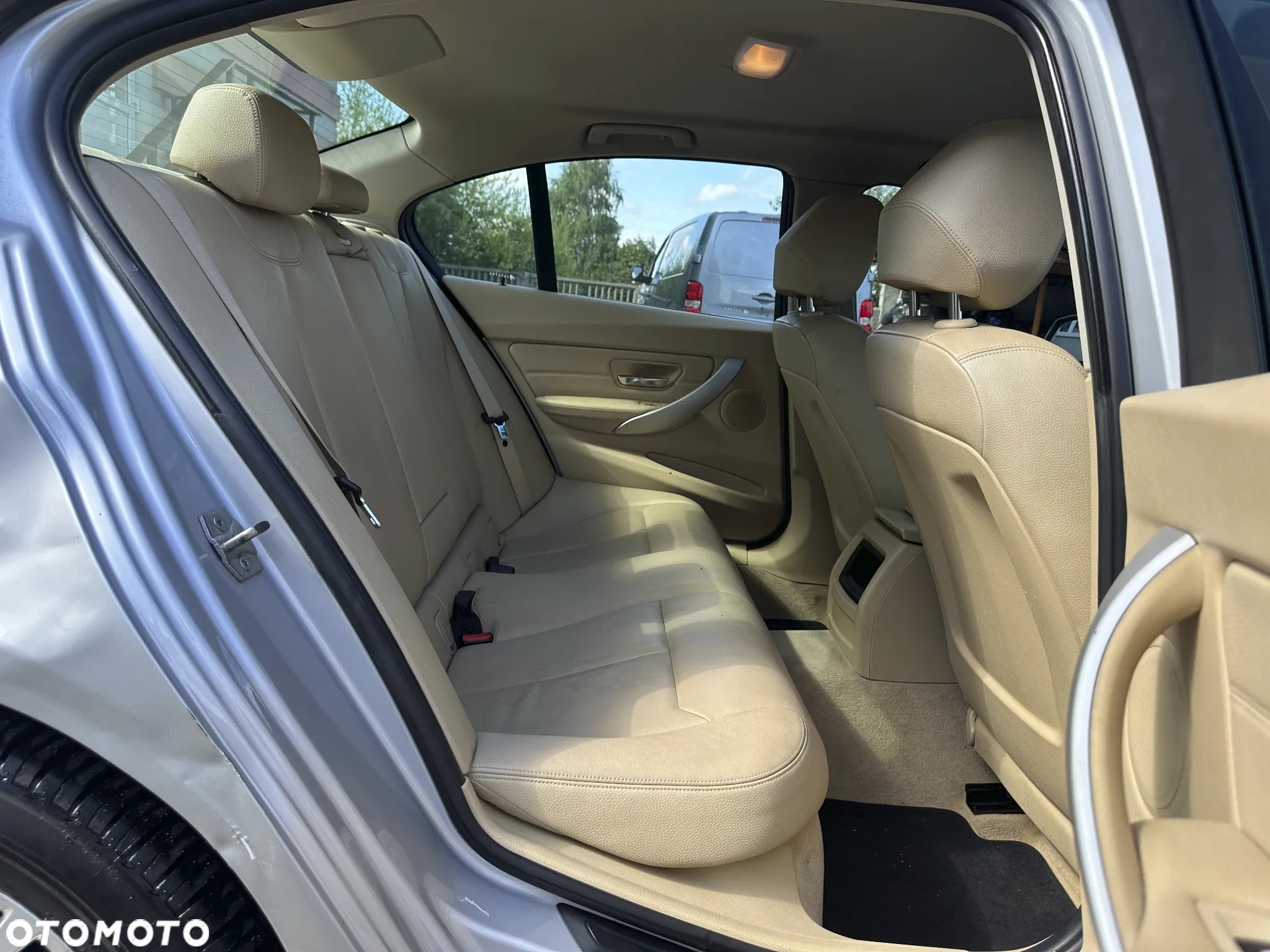 BMW Seria 3 318d Luxury Line - 9