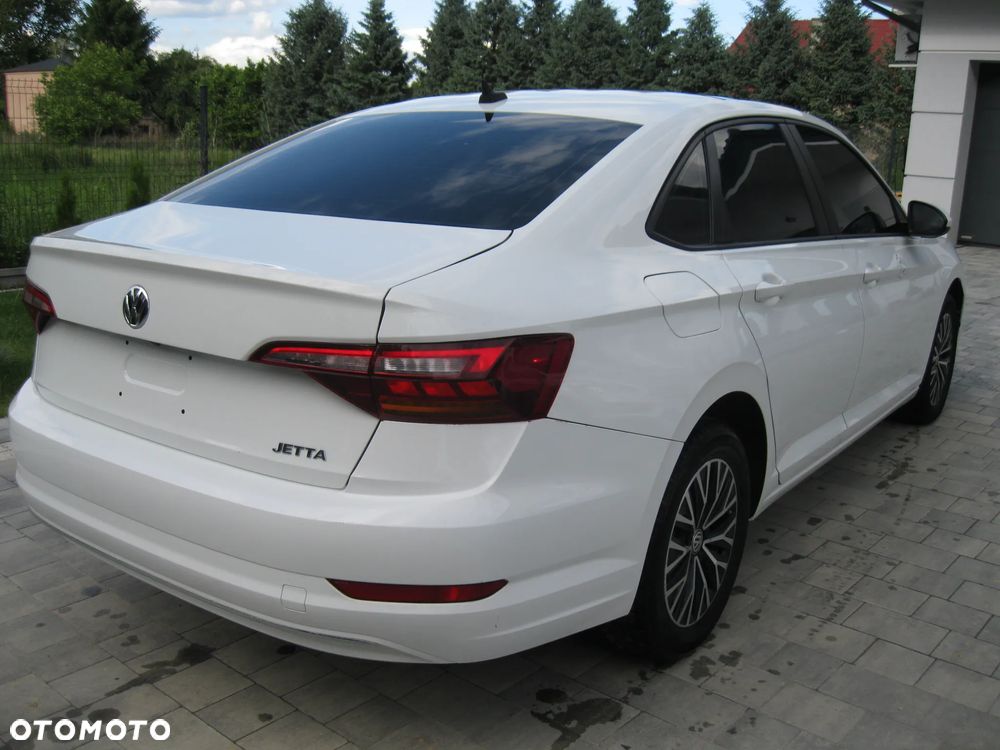 Volkswagen Jetta - 5
