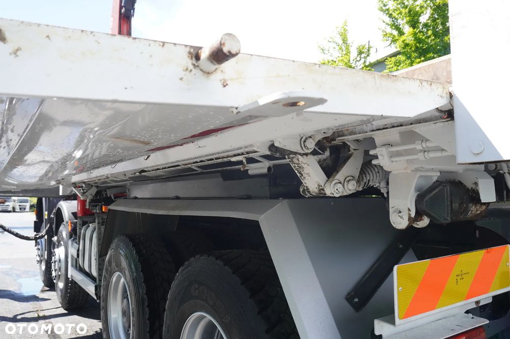 Mercedes-Benz Arocs 3236 8x4 / HDS Fassi F155A.0.22 / pilot / Wywrotka 2-stronna / Hydroburta_253412 - 17